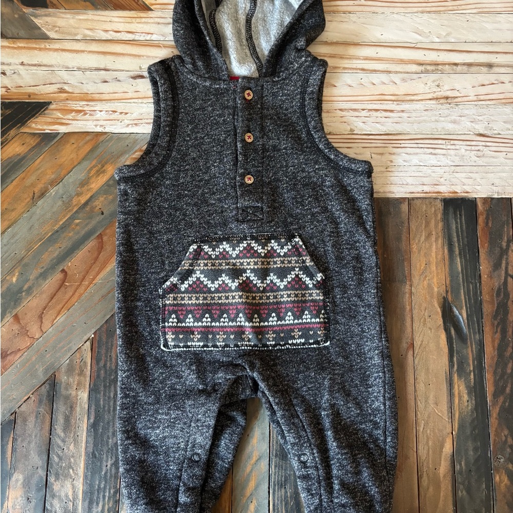 Sleeveless Cozy Gray Hooded Baby Romper with Patterned Pocket